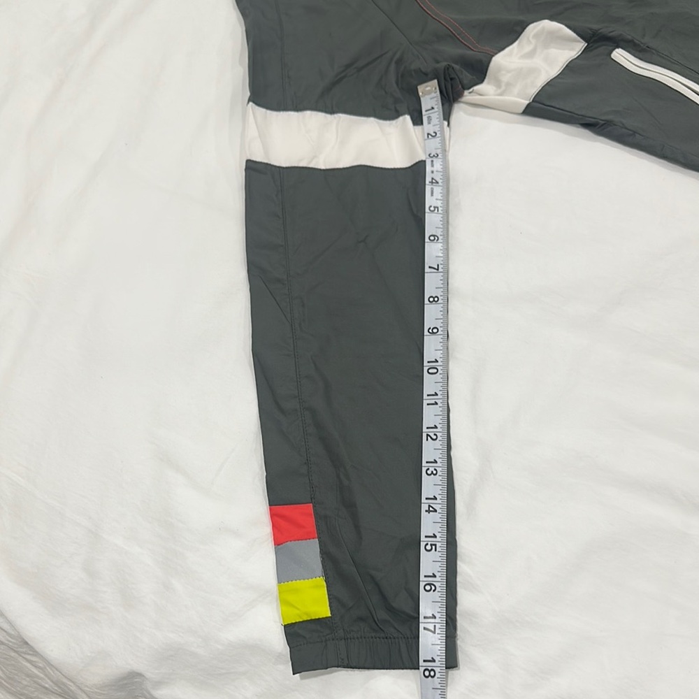 Women’s Dark Grey & White Zip Up Windbreaker Jacket Medium - Picture 5 of 8